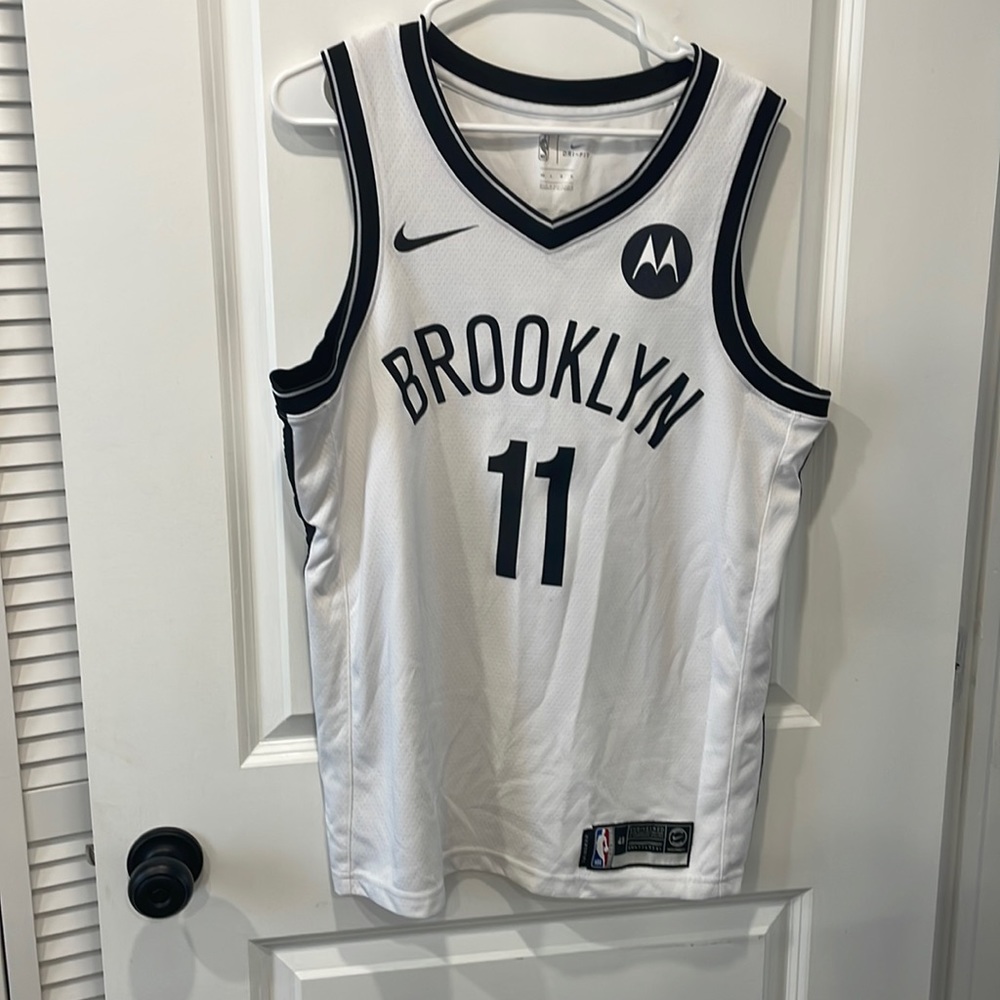 Brooklyn Nets Irving #11 large